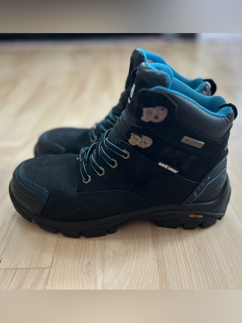 Helly Hansen Workwear Waterproof CSA Steel Toe Vibram Boots Men’s 9.5